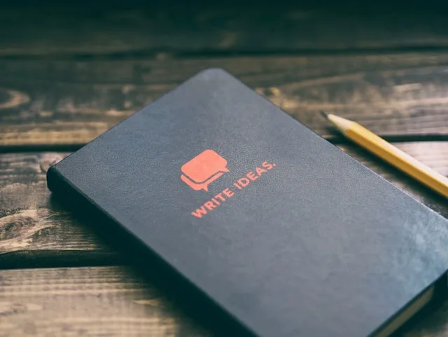 書くことは大切。ノートと鉛筆。